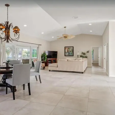 Elegant Family-Friendly Home On Canal I 3Bd2Ba Sleeps 6 I Walk To Beach & Shops